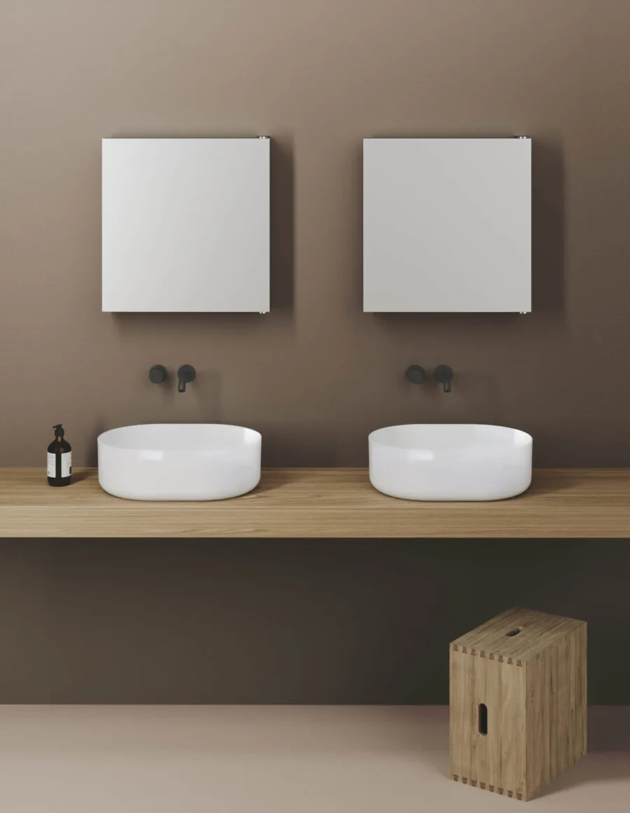 Azzurra Ceramica Aurea: zwei Aufsatzbecken auf Holzplatte mit Spiegeln