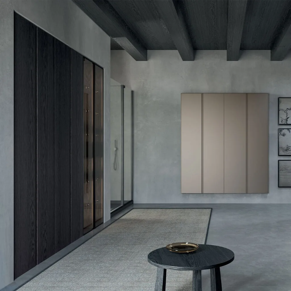 Rexa Design Moode: Hochschrank und Waschtischmöbel in einem hellen Bad mit Holzdecke