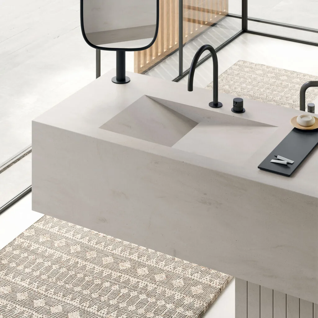 Rexa Design Unico: Detail des monolithischen Waschtischs mit schwarzer Armatur