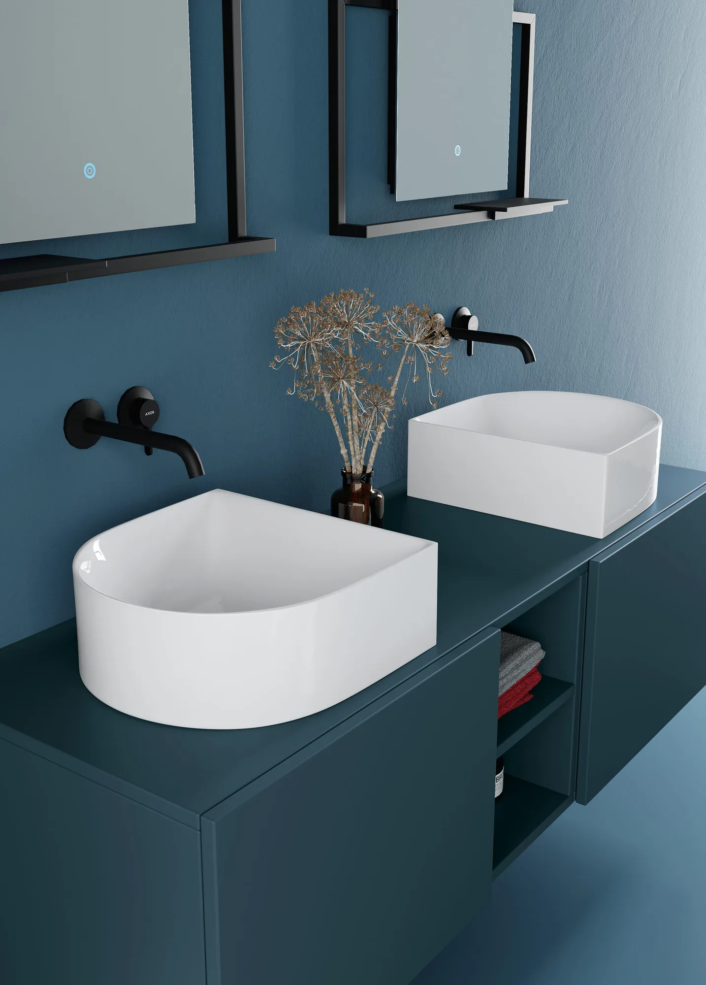 Scarabeo Skinny: zwei Aufsatzbecken auf blauem Möbel