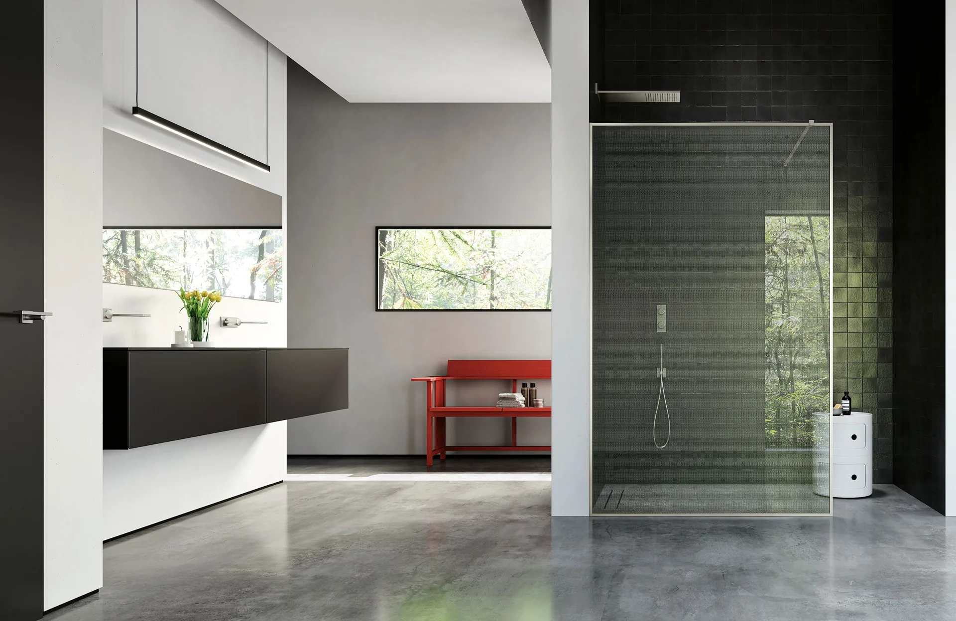 Vismaravetro Frame: Walk-in-Dusche mit weissem Rahmen vor grüner Mosaikwand