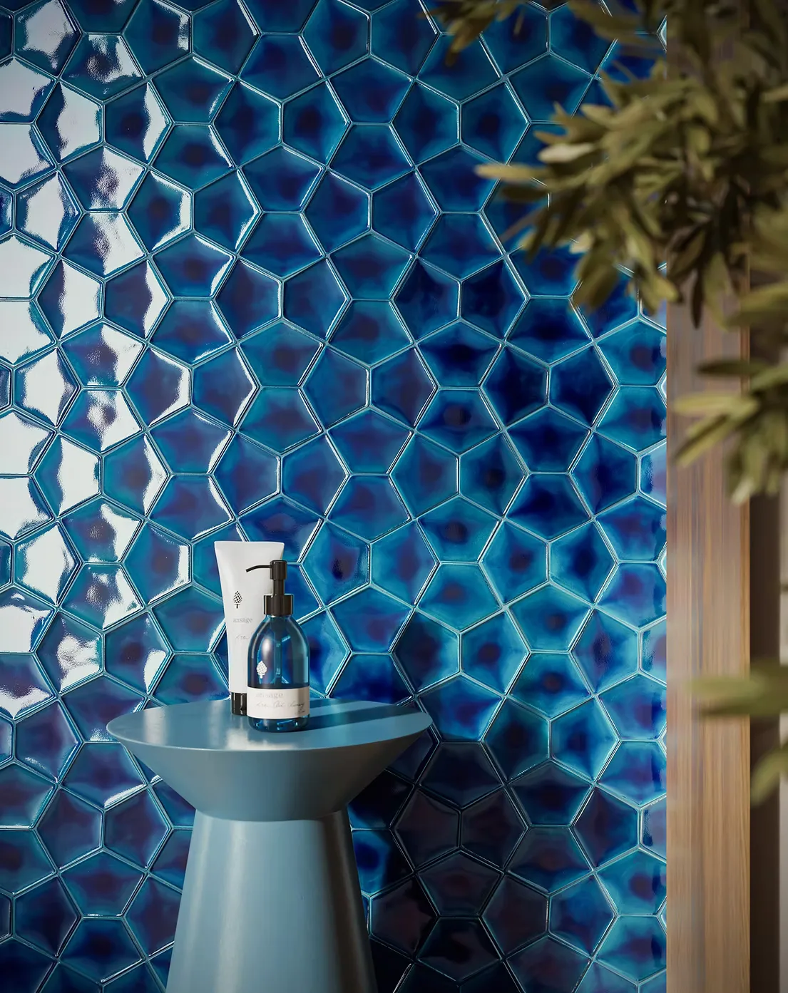 Acquario Due Papillon: Wand aus blauen Keramikelementen, Detail