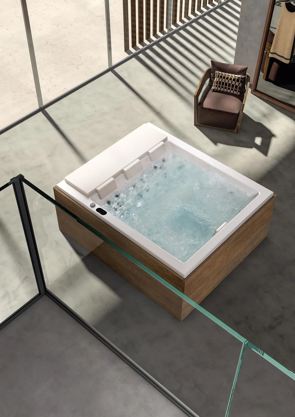 Albatros Soreha Pool: Whirlpool mit Holzverkleidung von oben